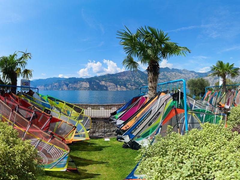 Camping Tonini di Tonini Claudio | Camping Tonini in Malcesine, direkt am Seeufer - Camping am Gardasee, zwischen Entspannung und Spaß