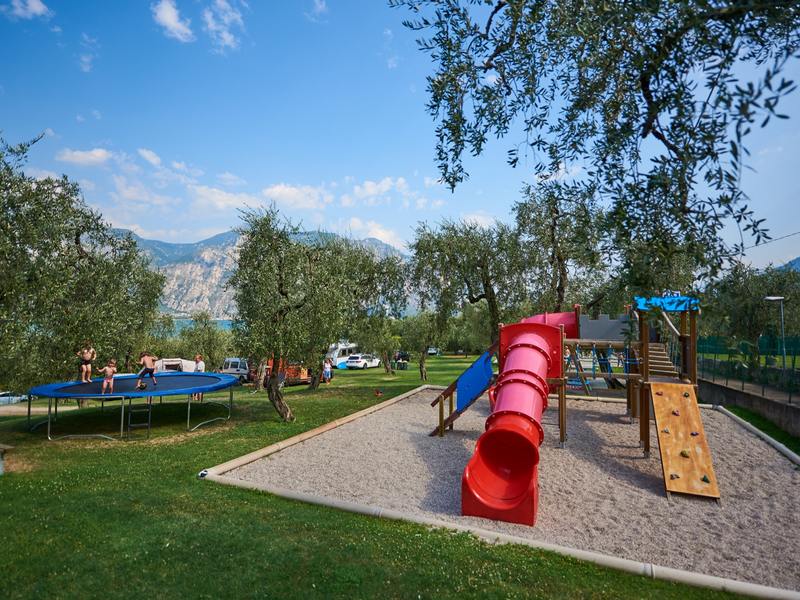Camping Tonini di Tonini Claudio | Camping Tonini in Malcesine, direkt am Seeufer - Camping am Gardasee, zwischen Entspannung und Spaß