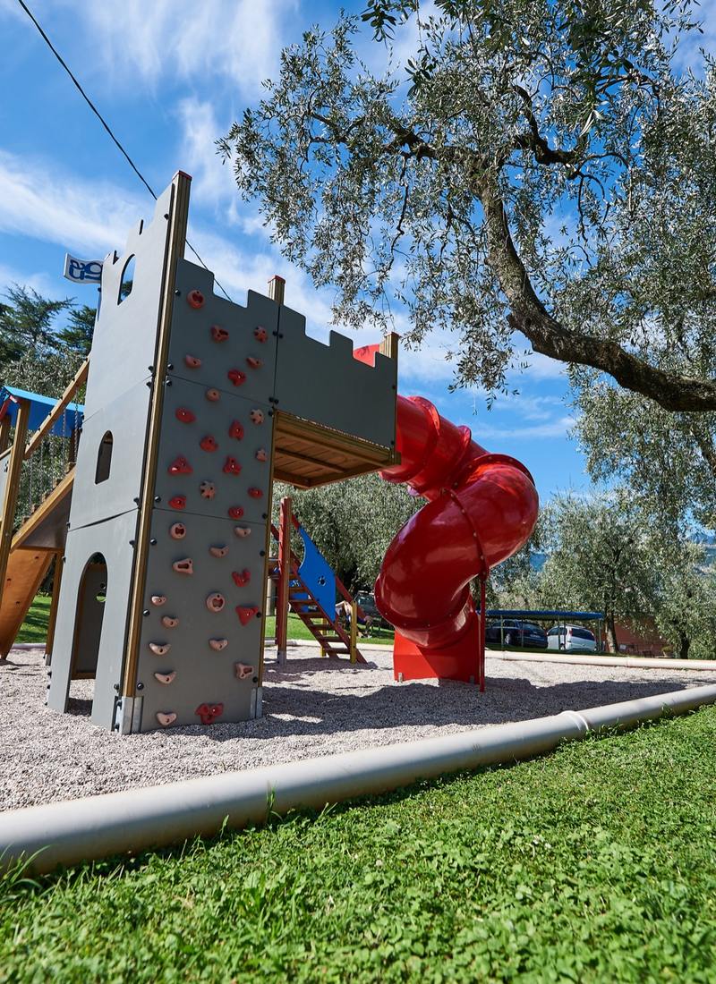 Camping Tonini di Tonini Claudio | Camping Tonini in Malcesine, direkt am Seeufer - Camping am Gardasee, zwischen Entspannung und Spaß